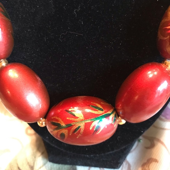 HAND PAINTED COPPERY RED LIGHTWEIGHT NECKLACE - Picture 8 of 15